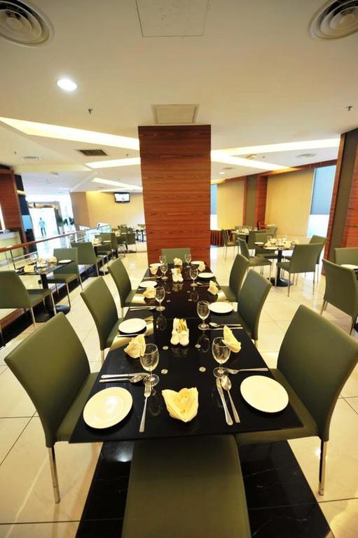 11@Century Hotel Johor Bahru Exteriör bild